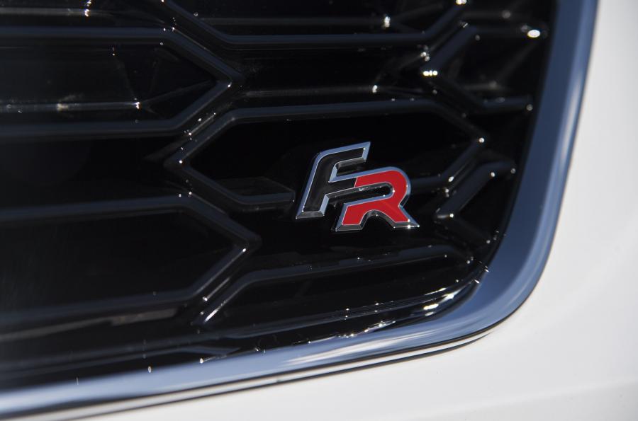 Логотип Seat Ateca FR 2017 года  (UK) (фото 36 из 40)